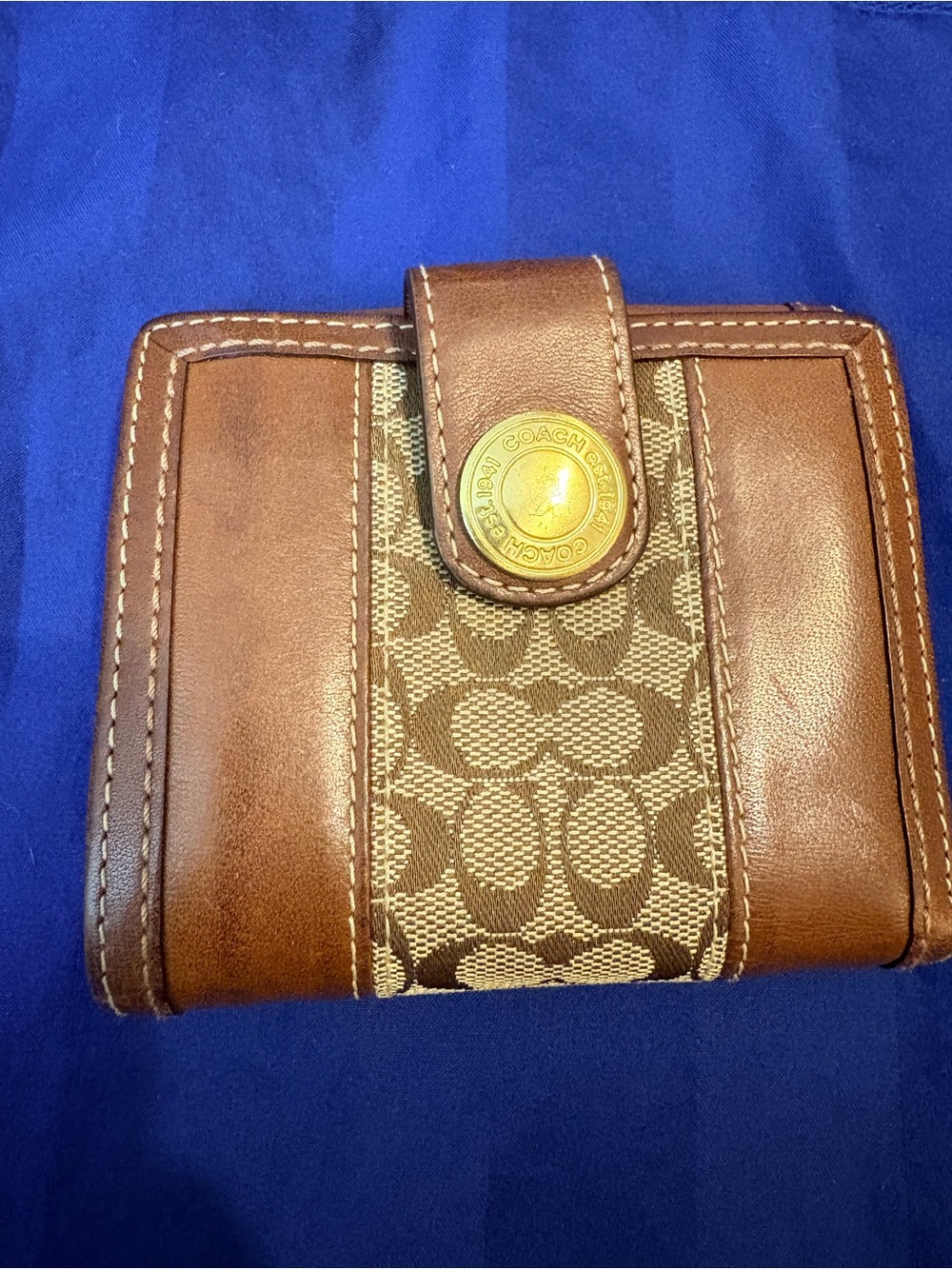 2007 Coach Vintage Y2K Leather Signature Medallion Bifold Wallet
